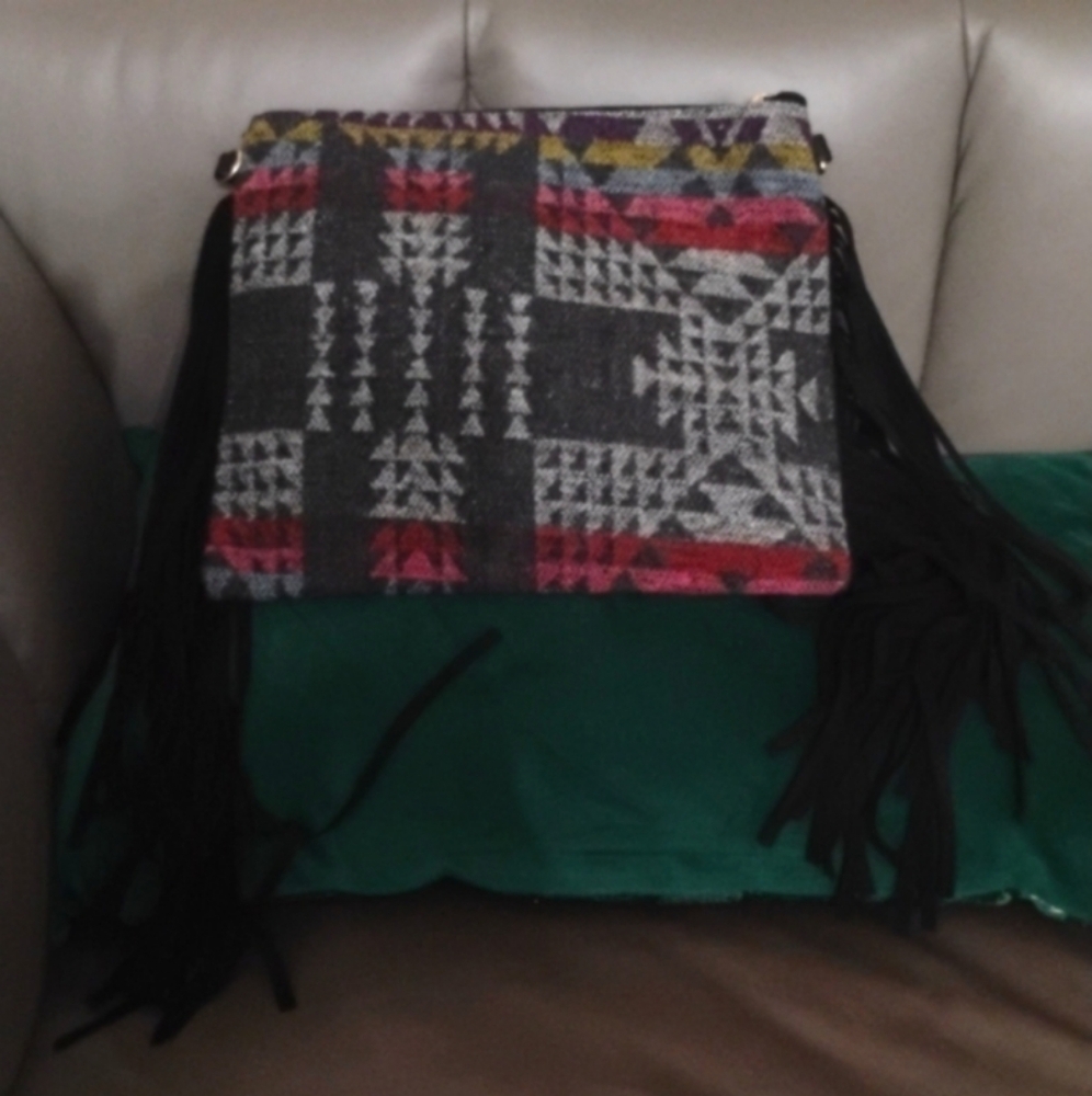 L.I.B. New York Western Boho Multiwear Bag with Fringe NEW - Picture 3 of 6